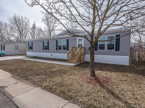 33151 Fort Rd #60, Rockwood, MI 48173