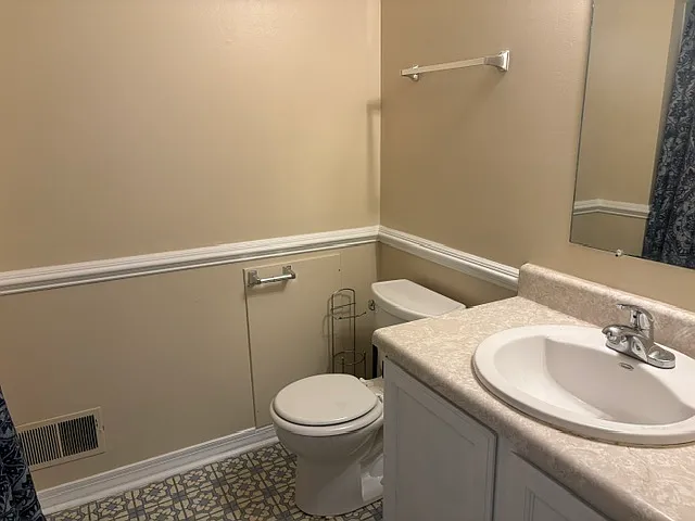 1701 Heritage Cir — Photo 18