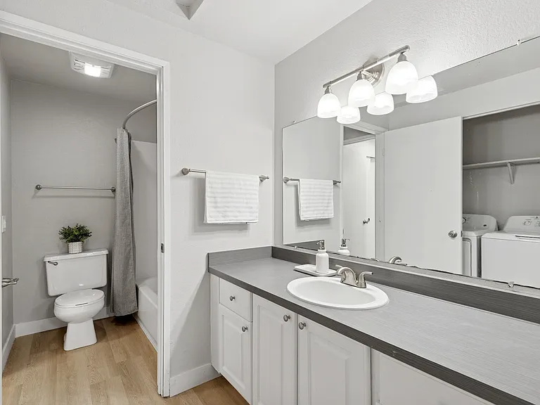 CentrePointe Apartments — Photo 10