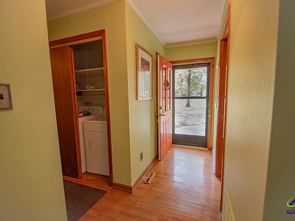 3rd image of 316 Oakview Sq