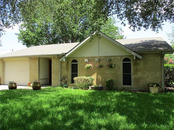 2nd image of 509 Clover Ln