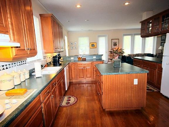 3rd image of 370 S Triplet Lake Dr