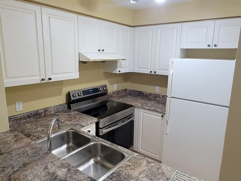 11 Lee Centre Dr #1216 — Photo 4