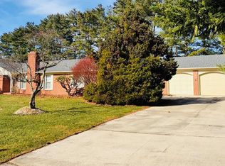 258 Edgewood Dr, Hillsville, VA 24343