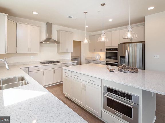 3rd image of 856 Imperial Rd