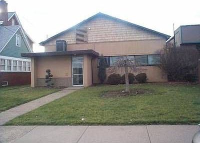 2nd image of 902 22nd St