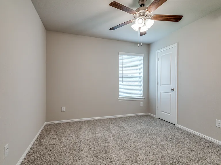 16408 Severn Ln — Photo 10