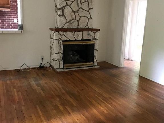 2nd image of 3712 Fairesta St