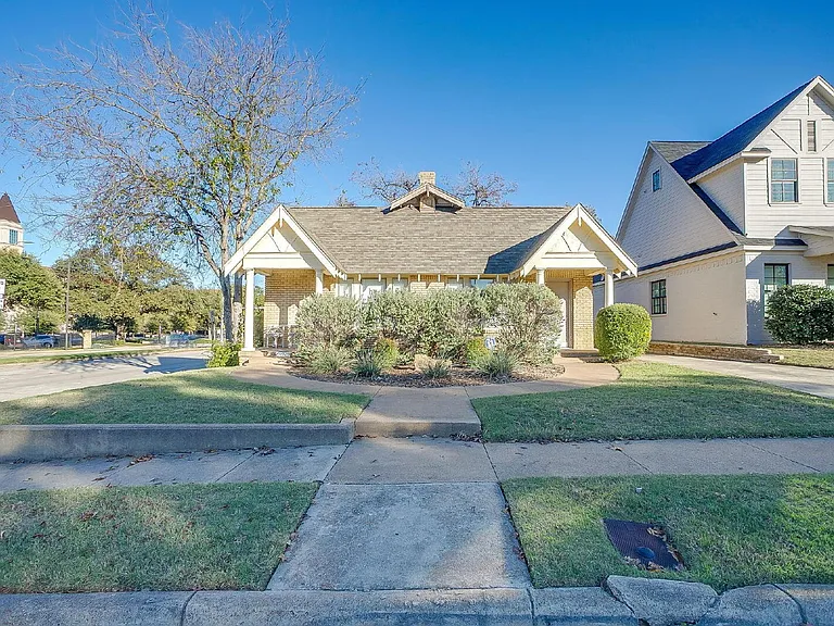 3103 Odessa Ave — Photo 1