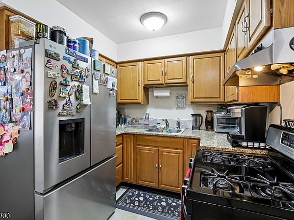 4th image of 1101 Brooks Blvd