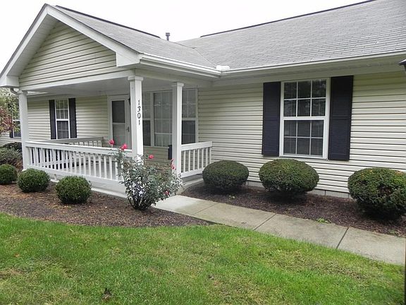 3rd image of 1301 Hillview Cir W