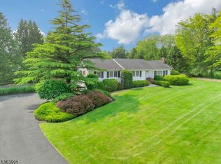 35 Hilltop Cir, Mendham, NJ 07945