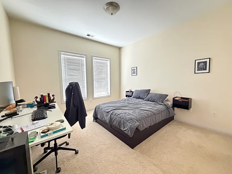 219 Stetson St — Photo 7