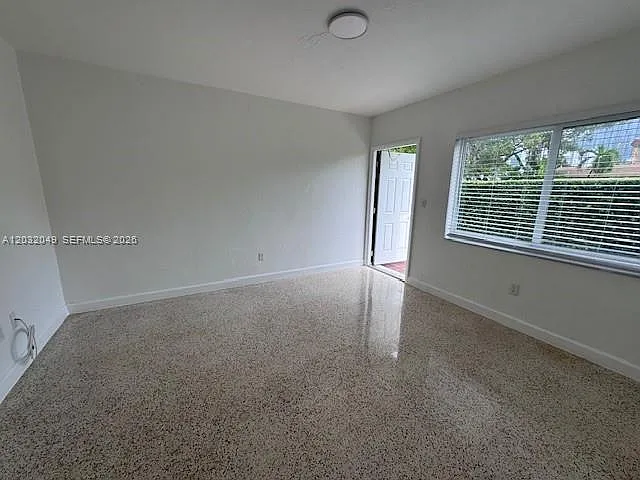 900 SW 5th Ave #3 — Photo 7