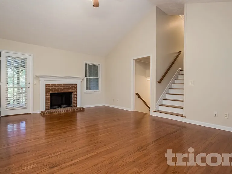 828 Georgetown Dr — Photo 4