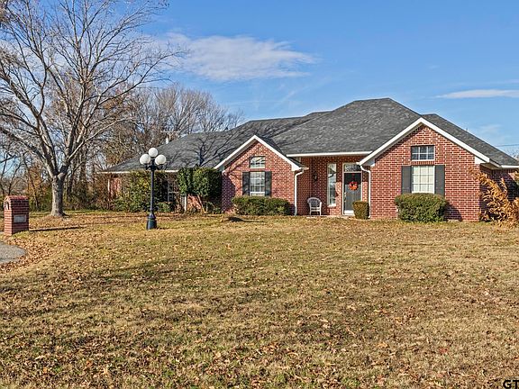 3rd image of 126 Diane Ln