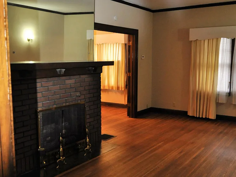 805 Robinson St — Photo 16
