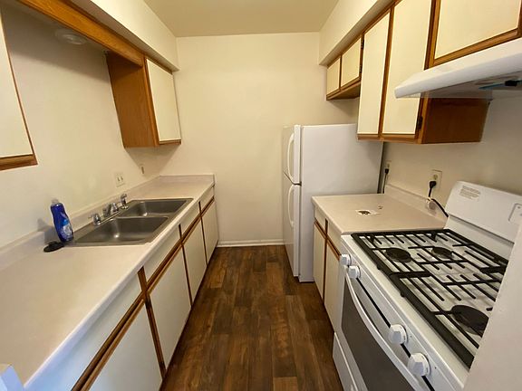 4th image of 209 E Market St APT 211