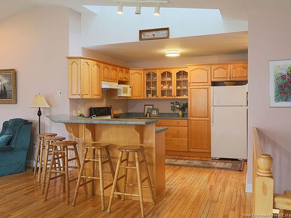 3rd image of 12 Windermere Ct