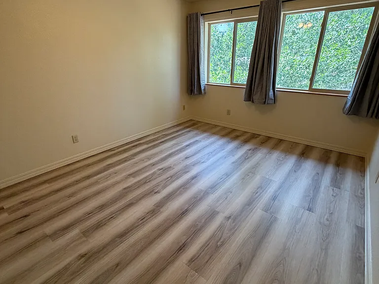 Master bedroom, with ceiling fan.