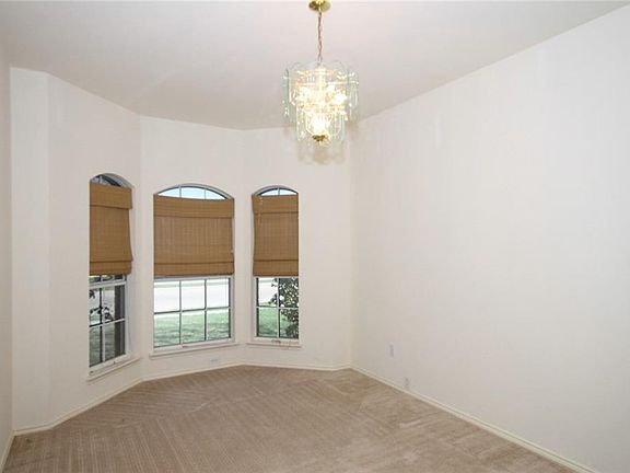 5th image of 7400 Chaucer Dr