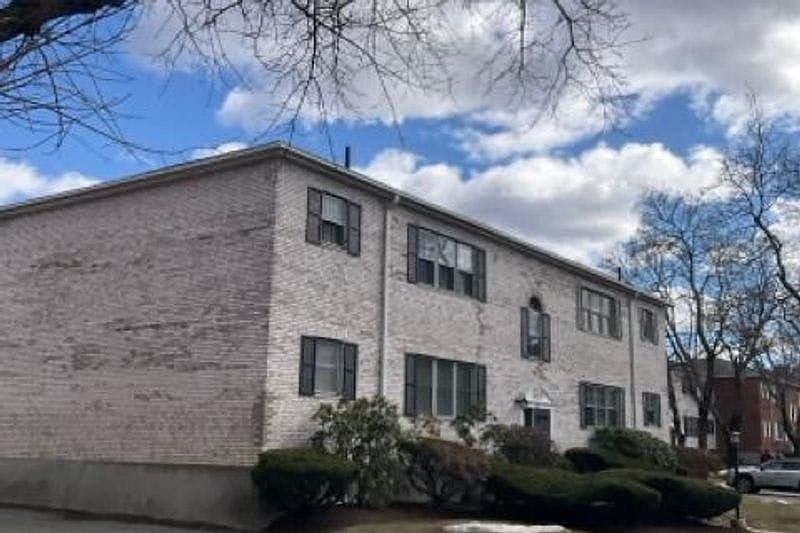 1st image of 207 Lake Shore Rd APT 2