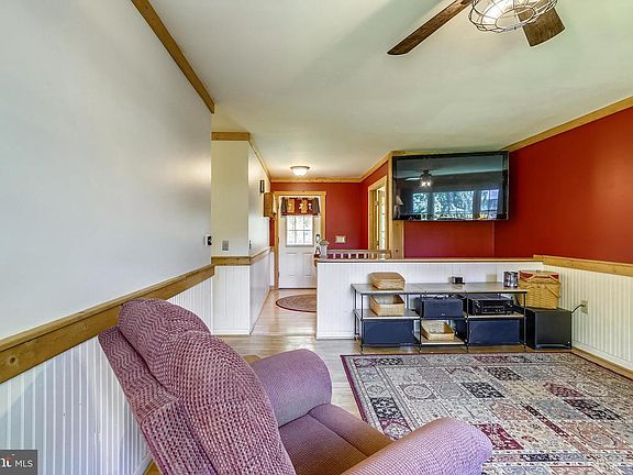 5th image of 7120 Roslyn Ave