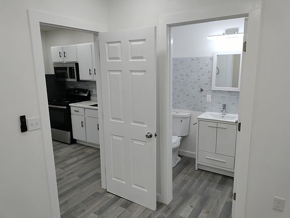 4th image of 13813 Stanford Ave #B