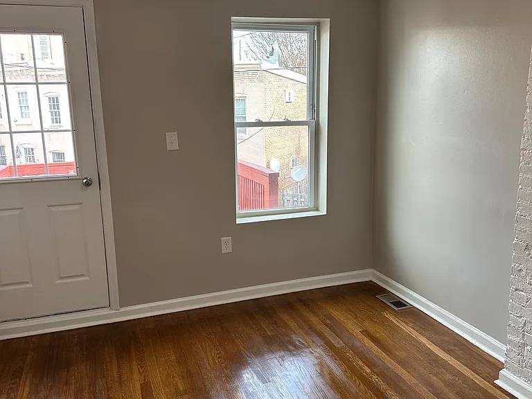 1204 W Cross St — Photo 21