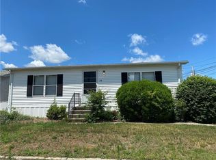 548 Kenyon Ave, Pawtucket, RI 02861