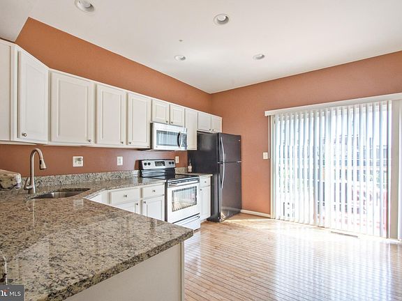 5th image of 3583 Sherbrooke Cir
