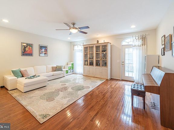 2nd image of 6931 Rolling Creek Way