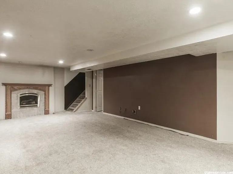 6413 Davis St — Photo 13