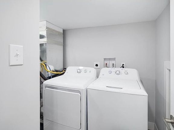 5th image of 23 E Silver St #1