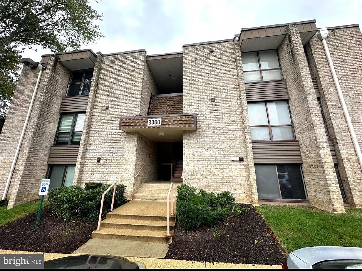 2 bed, 1056 sqft, $2,850 — Photo 1
