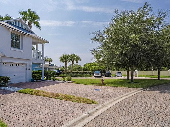 3rd image of 15 Islander Cir
