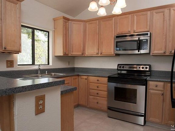 5th image of 844 W 2nd St