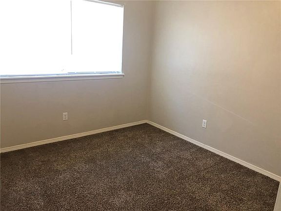 3rd image of 15400 Barton Dr