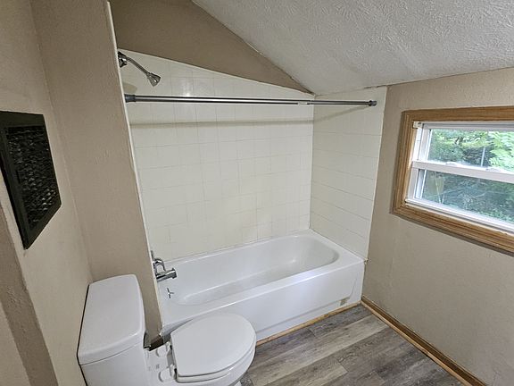 5th image of 1617 Spring Ave NE