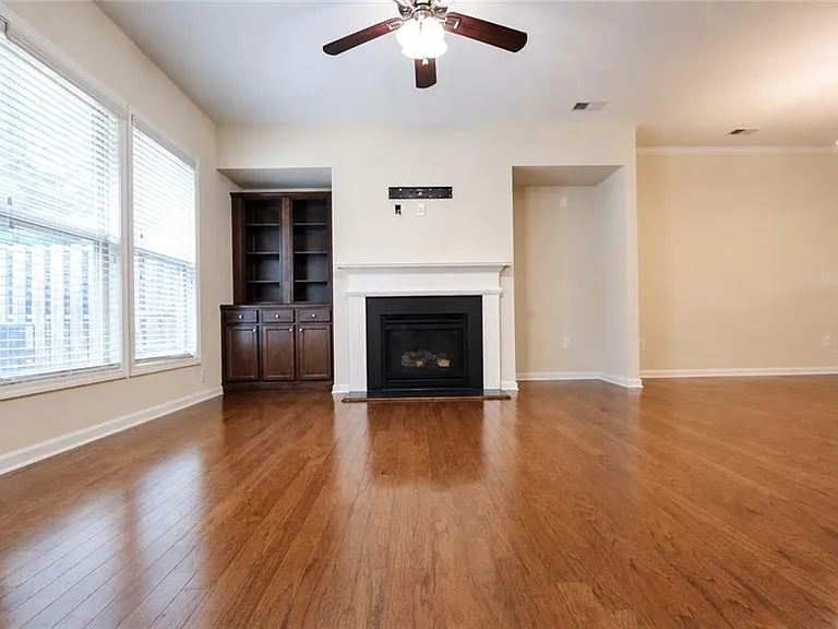 2132 Greencrest Cir — Photo 5