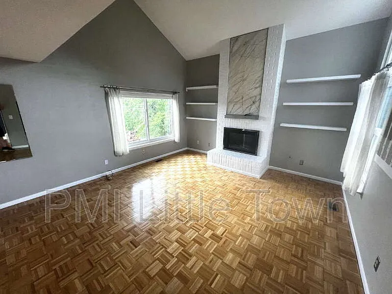 10772 W Berry Ave — Photo 5