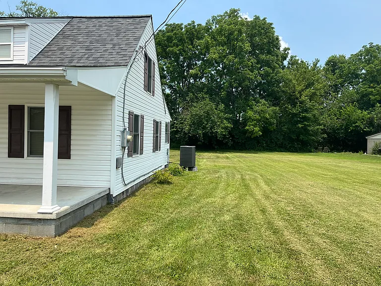 328 Tyrone St — Photo 41