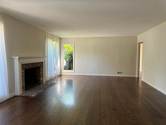 4th image of 1800 Edgewood Ln
