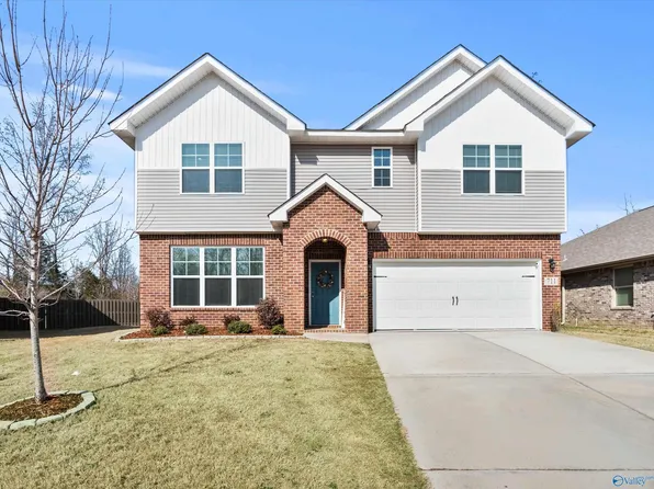 711 Magnolia Place Ln SW, Hartselle, AL 35640