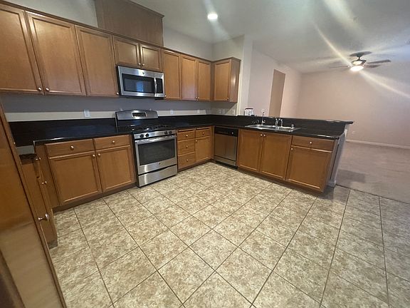 Kitchen, granite counters, stainless steel appliances