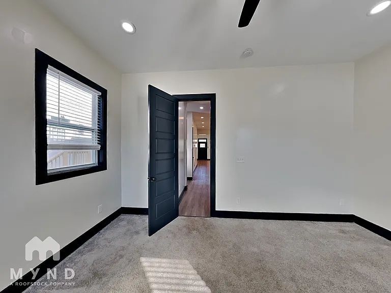 631 Windsor St SW — Photo 9