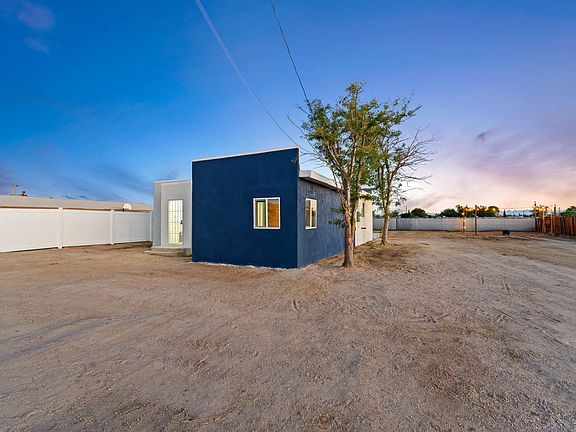 4th image of 2050 Poplar St