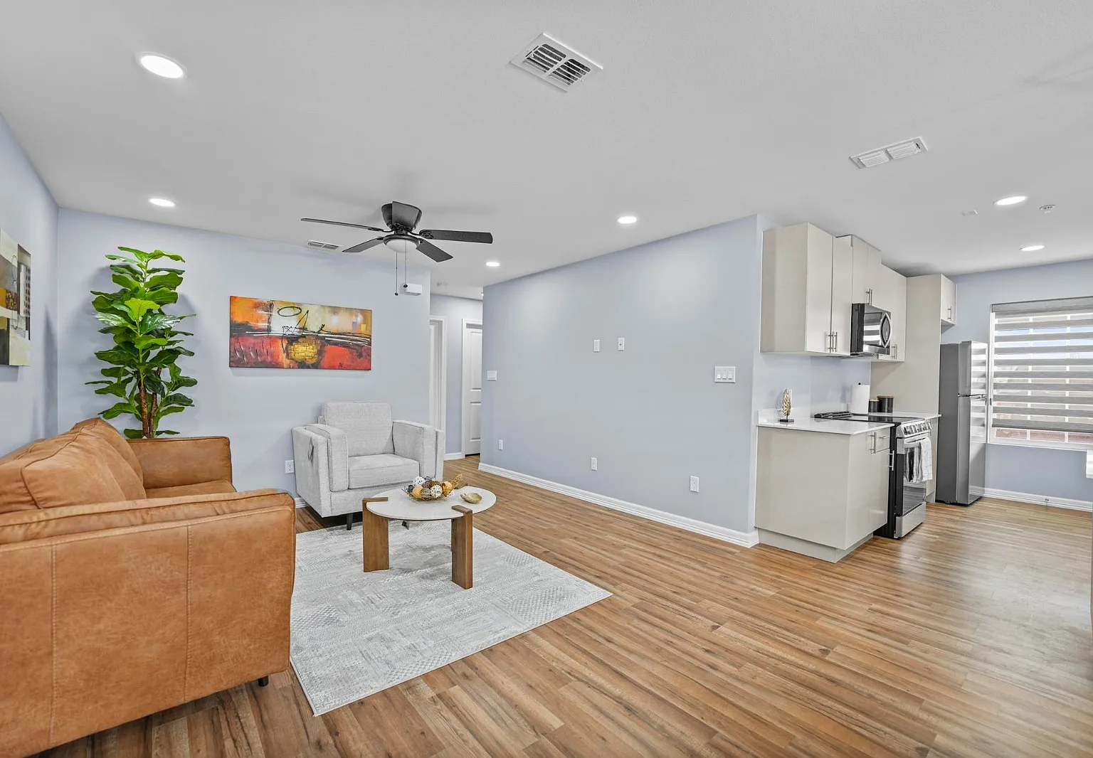E&J Apartments - C11 — Photo 2
