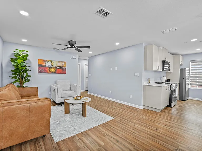 2204 Northridge #15-E19 — Photo 2