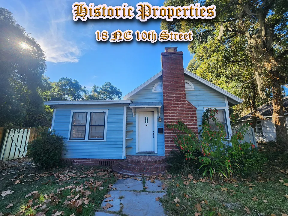 18 NE 10th St